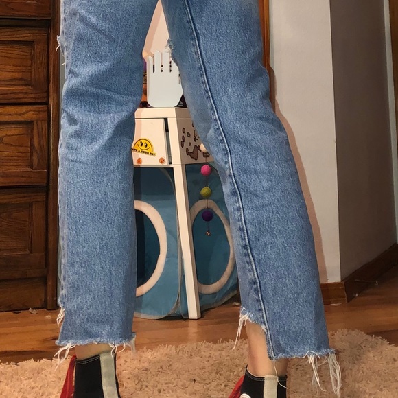 VINTAGE MID-WAIST LIGHT WASH WOMEN’S LEVI’S - Picture 4 of 4